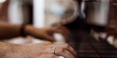 clase online piano gratuita